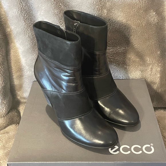 Ecco Shape 75 Women’s Bootie - Picture 2 of 9